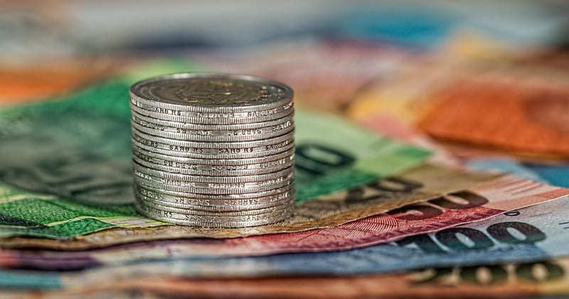 Banque en ligne : les vrais frais, les conditions cachées et la prime qu'on oublie de réclamer
